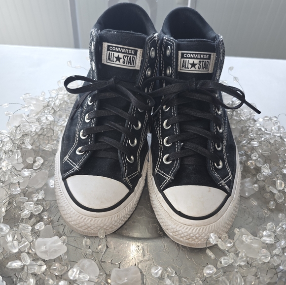 Converse Black Sneaker - Picture 1 of 6